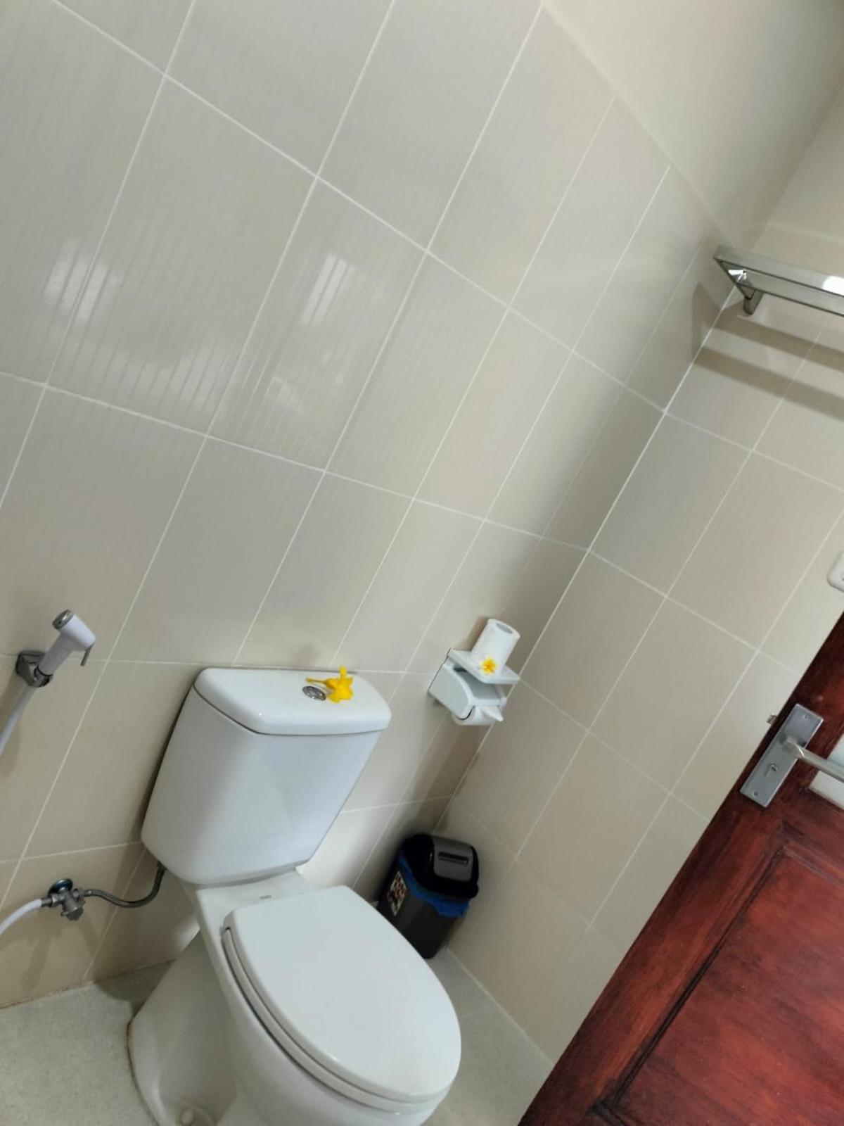 Semilir Inn Сенггиги Экстерьер фото